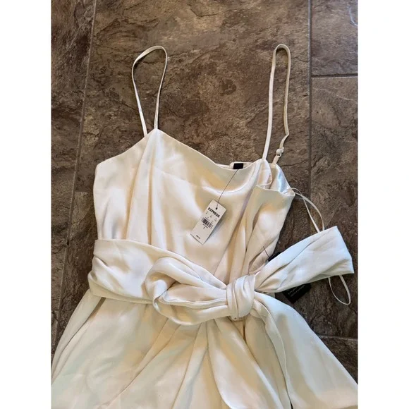 NWT $98 Express Women's Sleeveless Satin Tie-Waist Maxi Dress Ivory, Size‎ Small - Picture 3 of 8